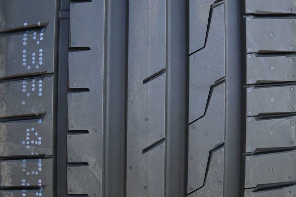 Anvelope vara noi 235/40R18 95Y, XL, ZR, RoadX, DOT 2025