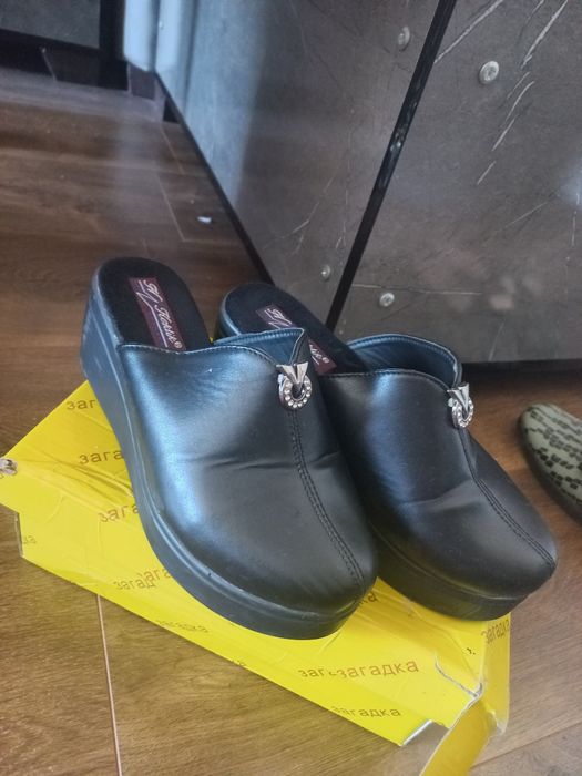 Обувлар арзон нархда сотилади!