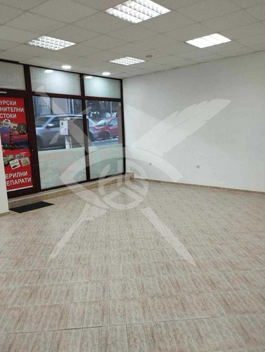 Дава се под наем Магазин в с. Левски, Област Варна - 75 кв.м за 1250 € - Снимка #2