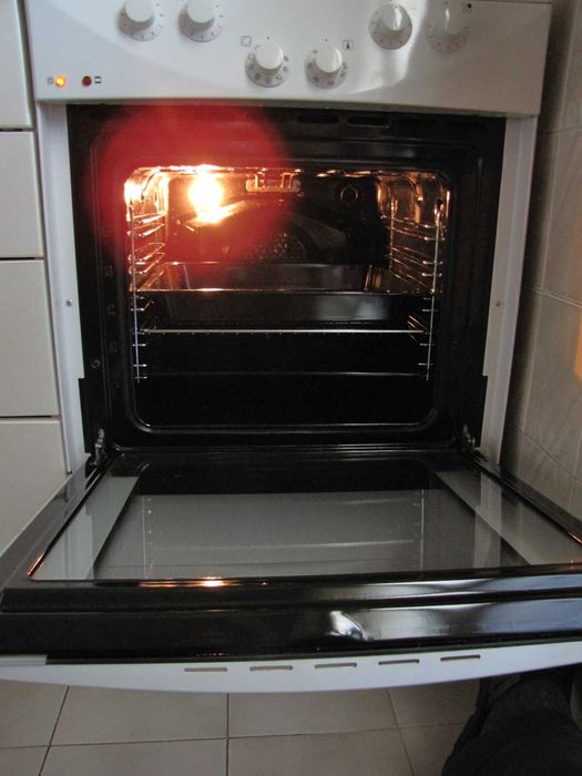 Готварска печка Gorenje EC7705W с мултифункционална фурна