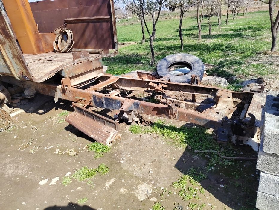 Zapchastlar bor sotiladi