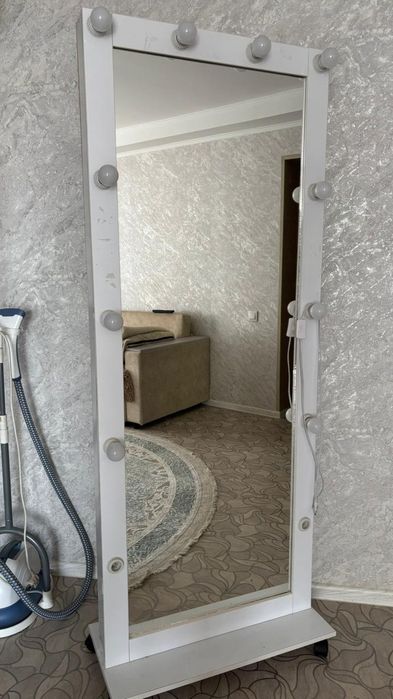 Продам зеркало с подсветкой