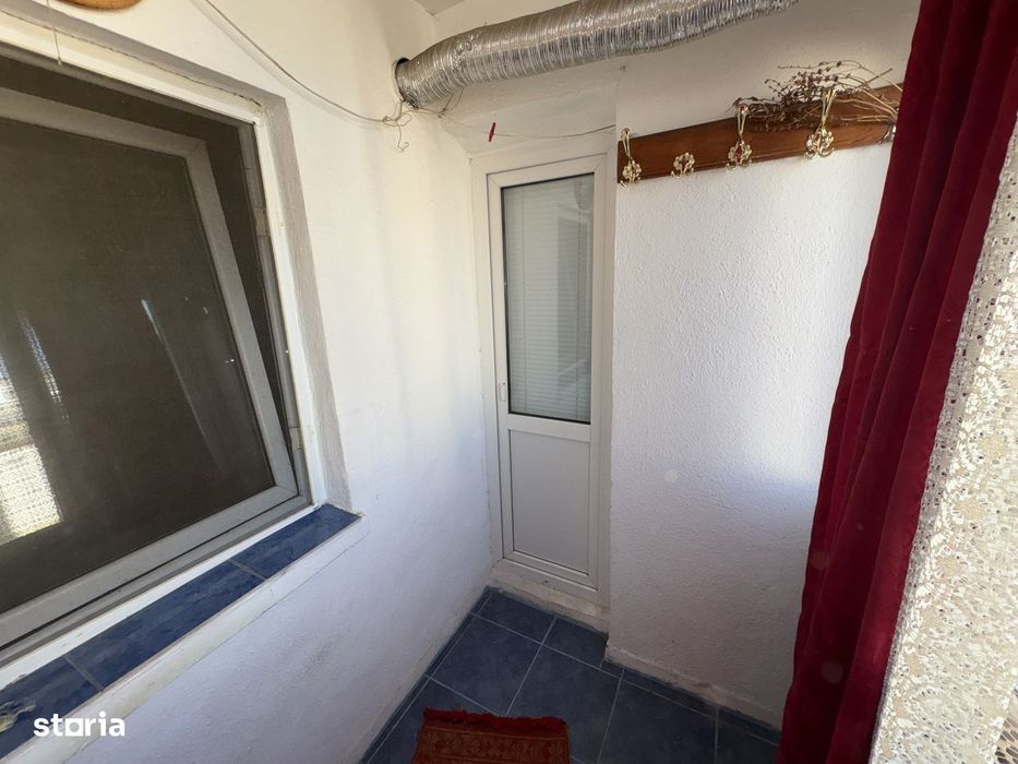 Vând apartament 2 camere, decomandat, zona Vidin
