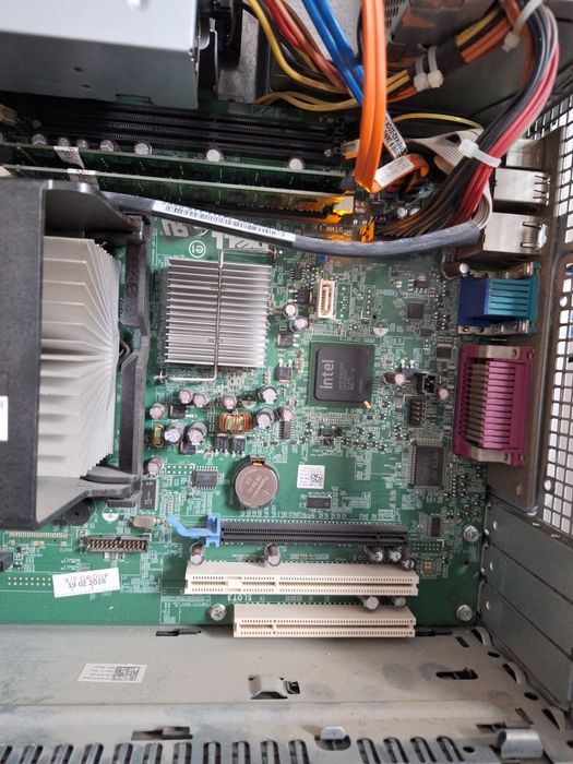 Vând PC Dell în stare foarte bună