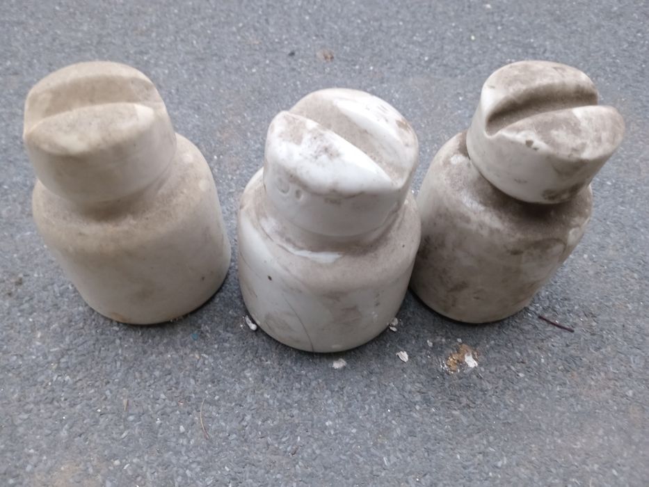 Продам изоляторы 3шт