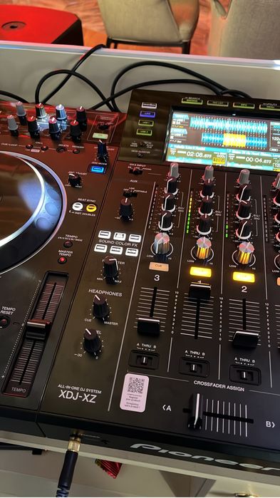 Диджейский контроллер Pioneer XDJ-XZ