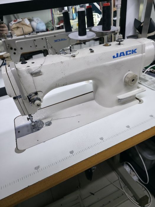 Masina de cusut liniara JACK drive