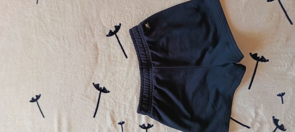 Vand pantalini scurti marimea xs