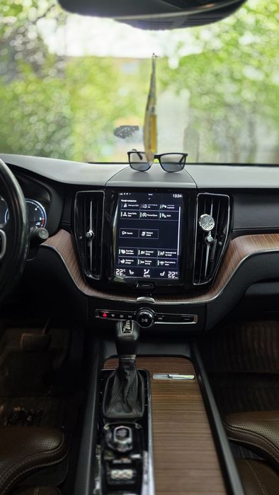 VOLVO XC60 2018 — imagine 5