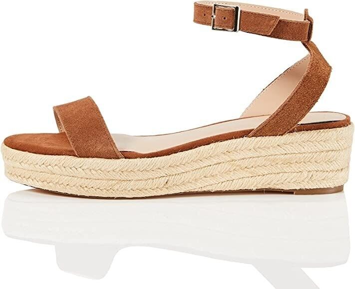 Тотална ликвидация на обувки от фалирал магазин