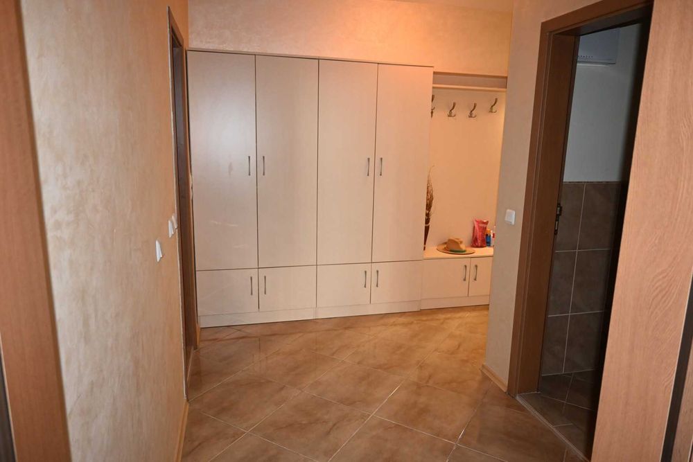 Продава се Тристаен апартамент в Бургас, Лазур - 82 кв.м за 2263 €/кв.м - Снимка #1