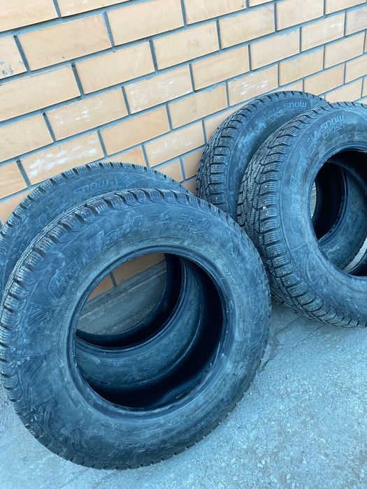 Продам шины  шипами