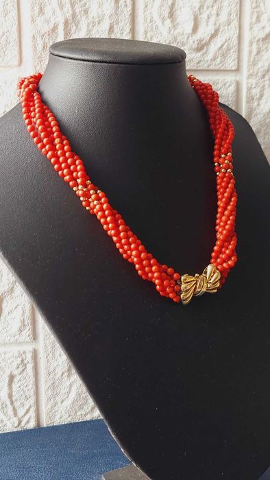 Златна  огърлица  корали ,закопчалка и златни топчета-90 бр.Злато 18к