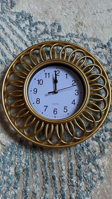 Продам насстенные часы