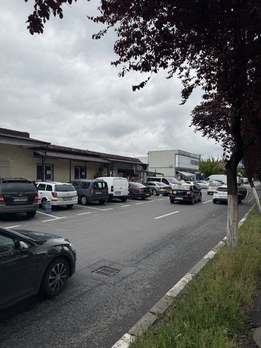 Vând spațiu comercial