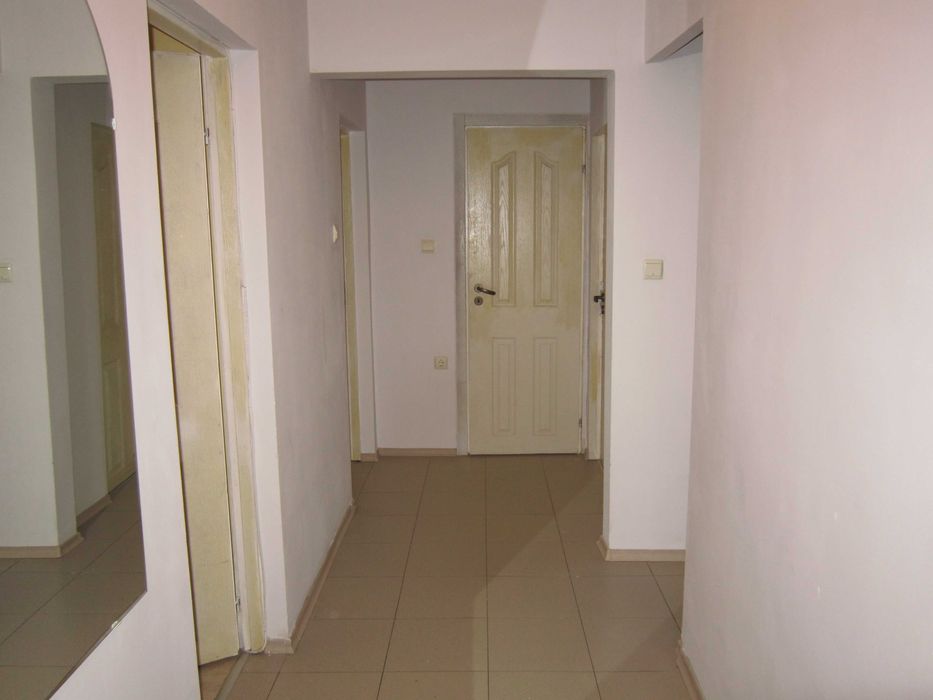 Дава се под наем Двустаен апартамент в Бургас, Меден рудник - зона А - 50 кв.м за 225 € - Снимка #1