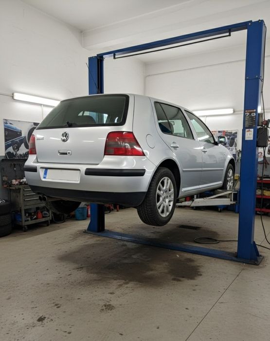 Vând Golf 4 1.4 16 valve benzină mașina se prezintă în stare bun