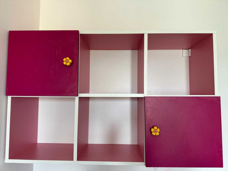 Mobilier camera copil - pat divan extensibil cu saltele si sertare, birou, biblioteca, banca cu spațiu de depozitare și corp suspendat