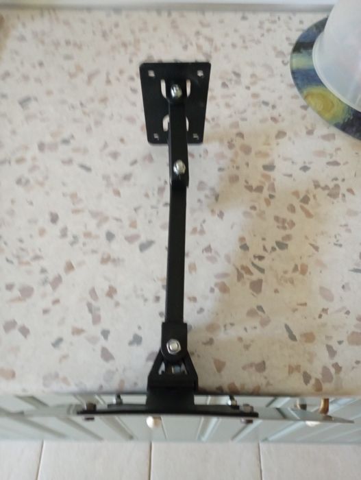 Стойка за телевизор