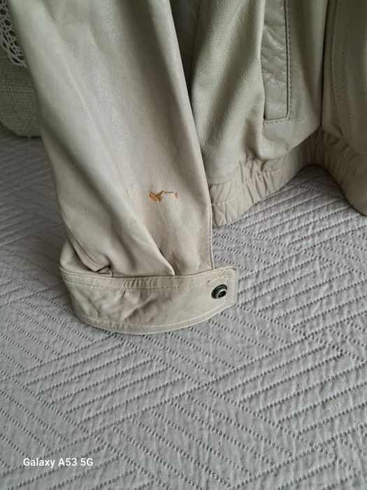 Geaca piele, marimea 46, are un mic defect la maneca, se vede in poza