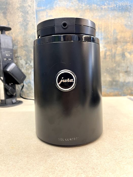 Jura cool Control 1l. Охладител за мляко. Безупречно работещ.