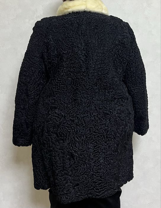 Шуба Каракуль с Норковым воротником.