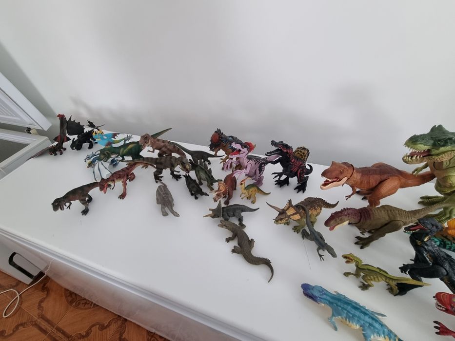 Продам коллекцию динозавров