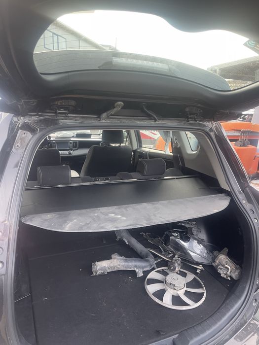 Тойота Рав 4 2016 година на Части