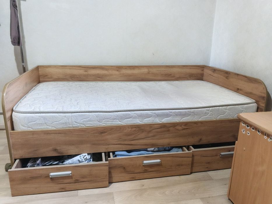 Продам кровать новая.