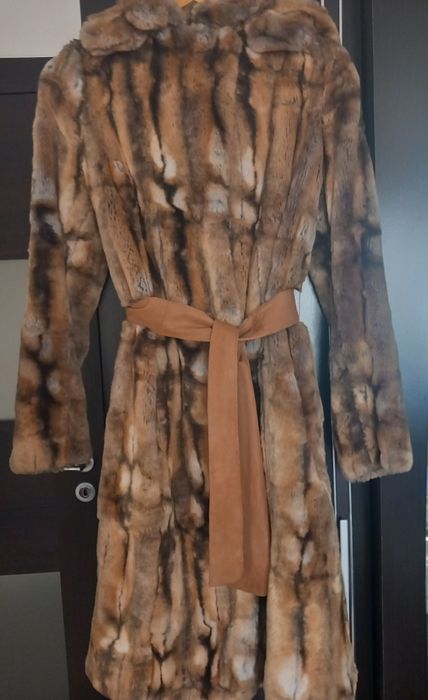 Vând hainã de blană  artificială