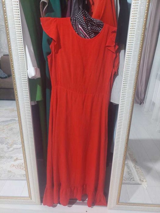 Продам б/у платья, босоножки