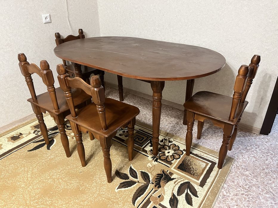 Стол обеденный со стульями