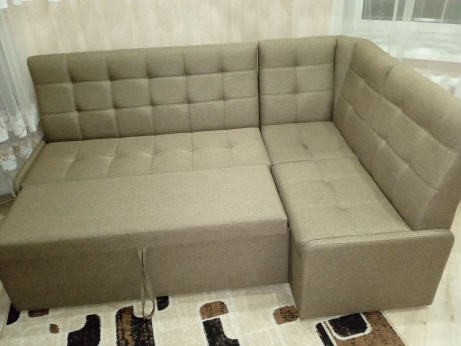 Угловой диван кухонный
