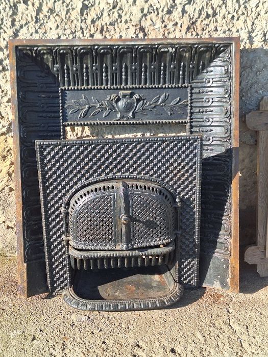 Старинна френска камина