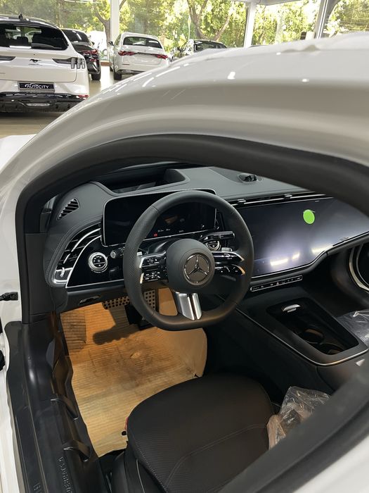 Mercedes-Benz E300 W214 Full option