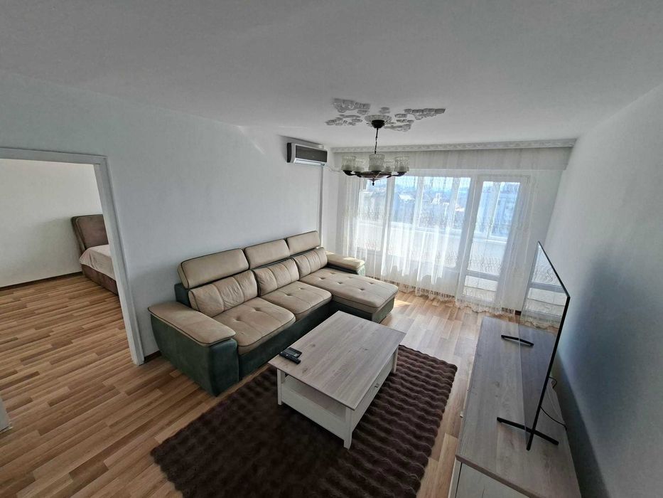 Продава четиристаен в Цветен квартал