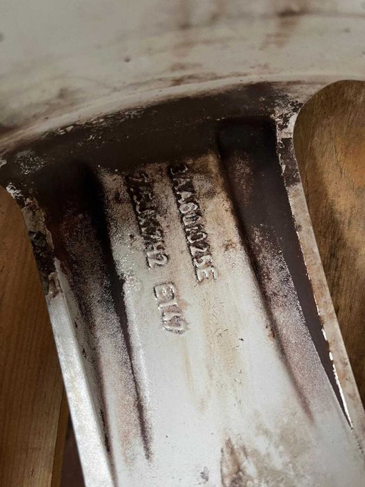 Алуминиеви джанти  VW PASSAT B7 7.5jx17 ET47 5x112 3AA601025E ном 201