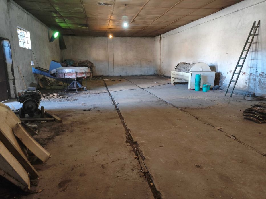 Продава се Промишлен имот с площ 5800 кв.м ТИР достъп, 11 бр. сгради с обща застроена площ 2000 кв.м.