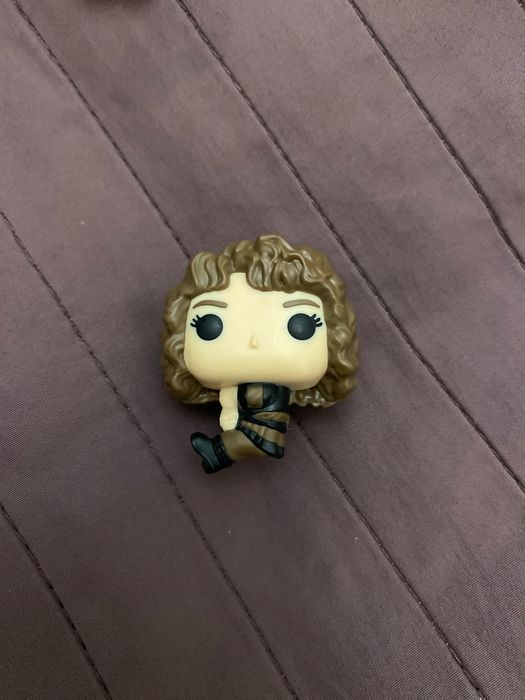 Kinder Joy Stranger Things очень странные дела. фигурки