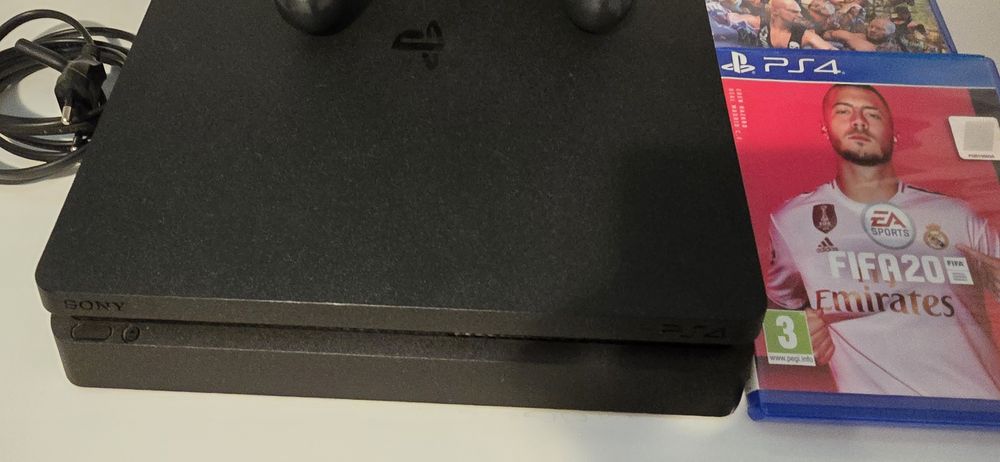 Consola PlayStation PS4 Slim 1 TB, cu o maneta si 2 jocuri