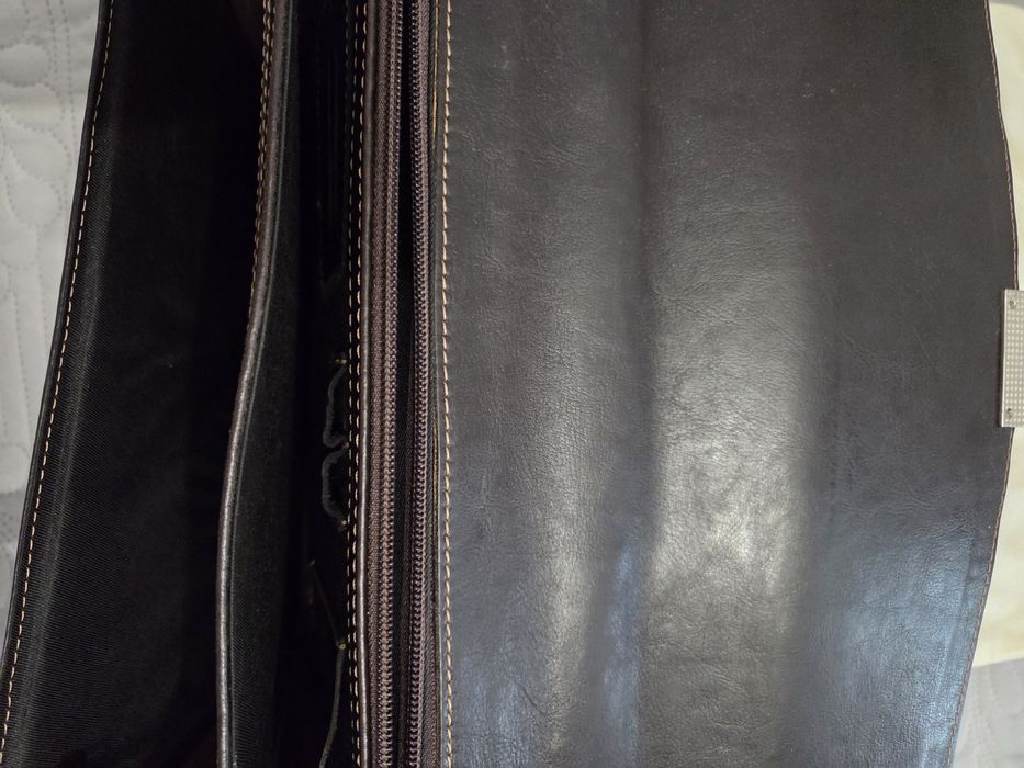 Servieta din piele marca Fossil