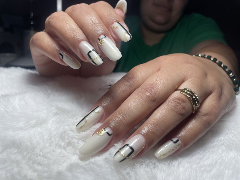 Realizez manichiura-pedichiura  gel și semi