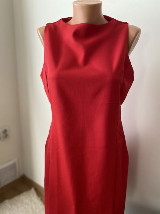 Червена къса рокля