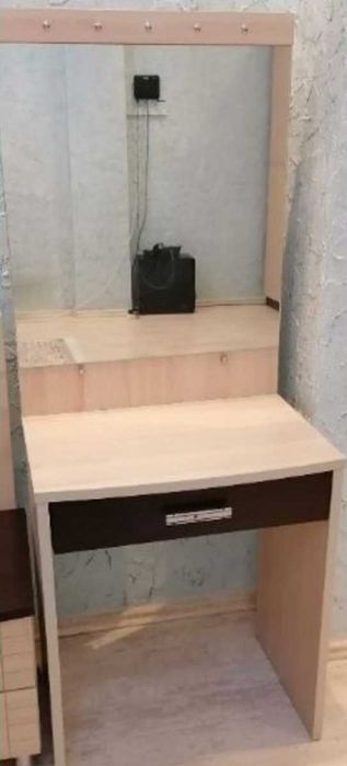 косметический столик