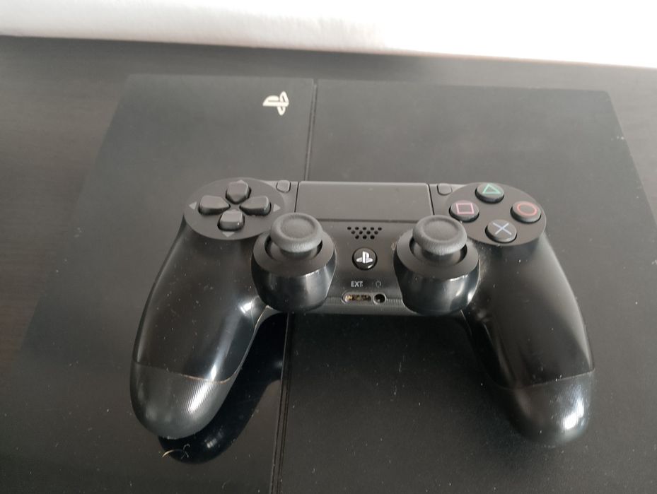 Ps4 modat cu o manetă