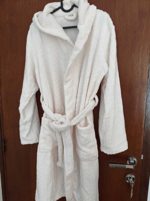 Halat Dormeo warm hug alb-crem cu glugă - femei, mărimea S