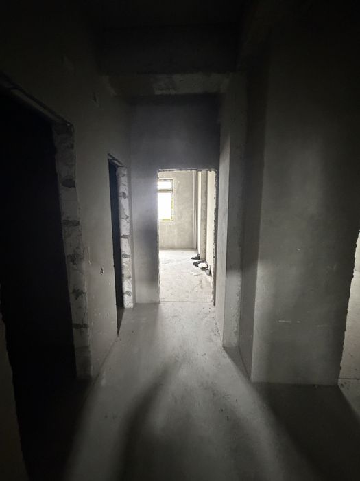 Навои шахар. 7 микрараеон. Домбыта урнига курилган домлан 1 хона сотил