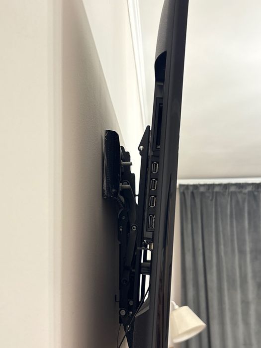 Телевизор LG 42UB820V