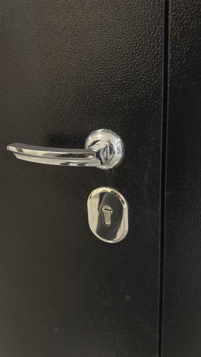 Входная дверь новая