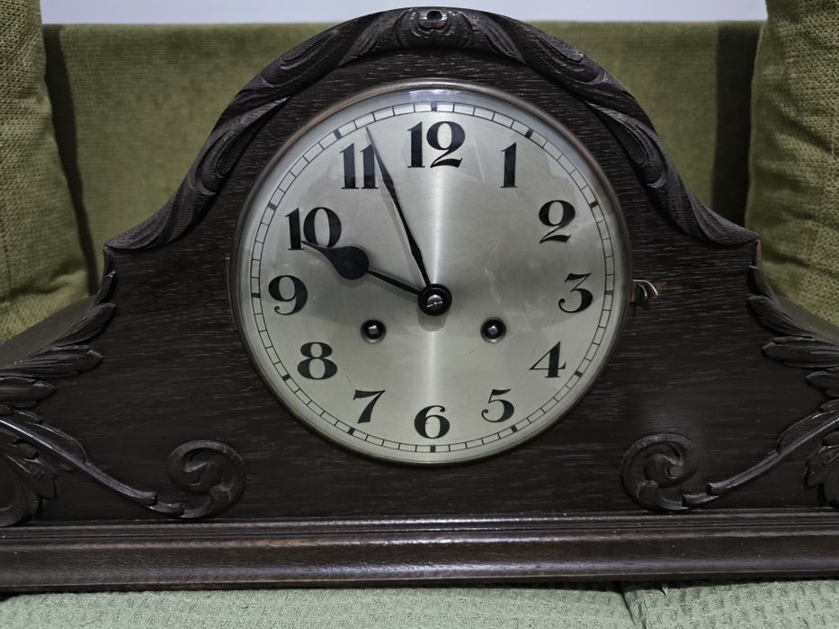 Frumos ceas pentru șemineu